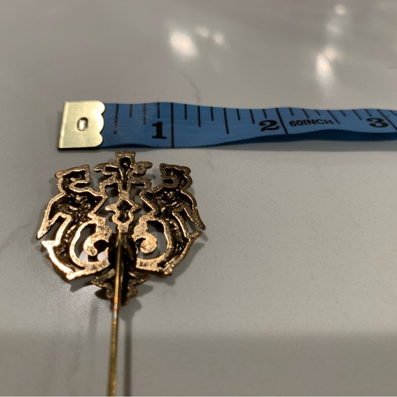 Vintage Double Lion Crest Stick Pin Shield Brooch Copper Tone Lapel - Picture 5 of 6